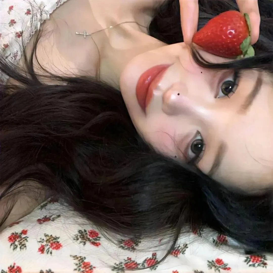 夏日天空的那匹红马